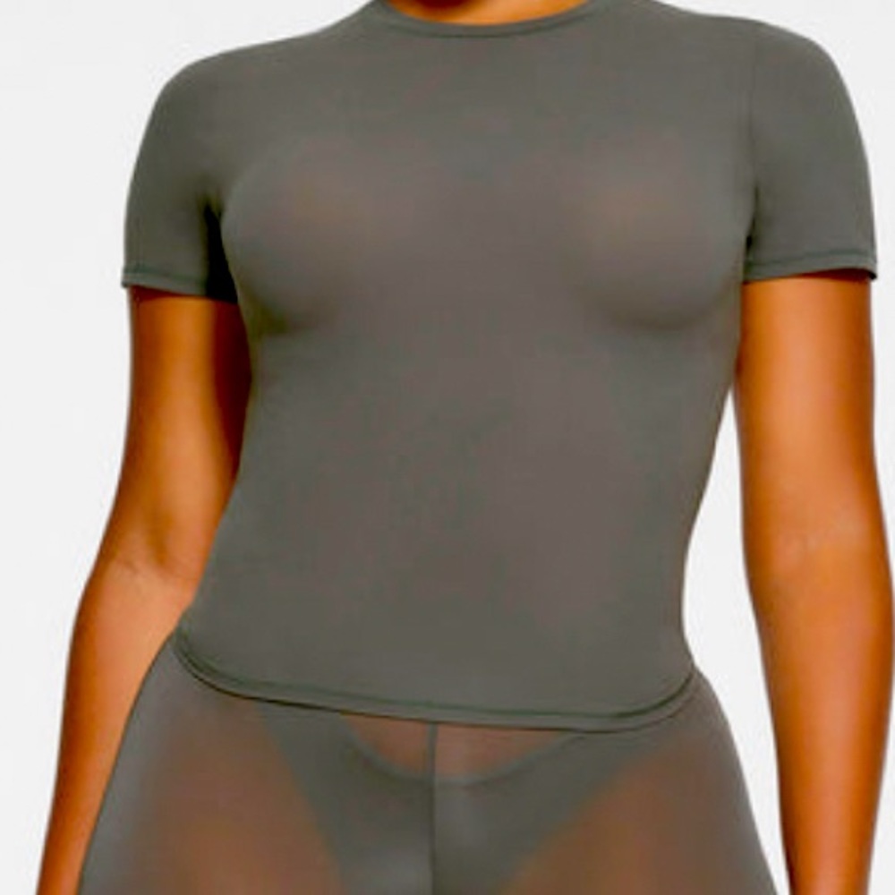 OMG SUNDAY SALE!🔥NWT🩶SKIMS! Women’s Fits Everybody Tshirt - Sz M, Gunmetal🔥